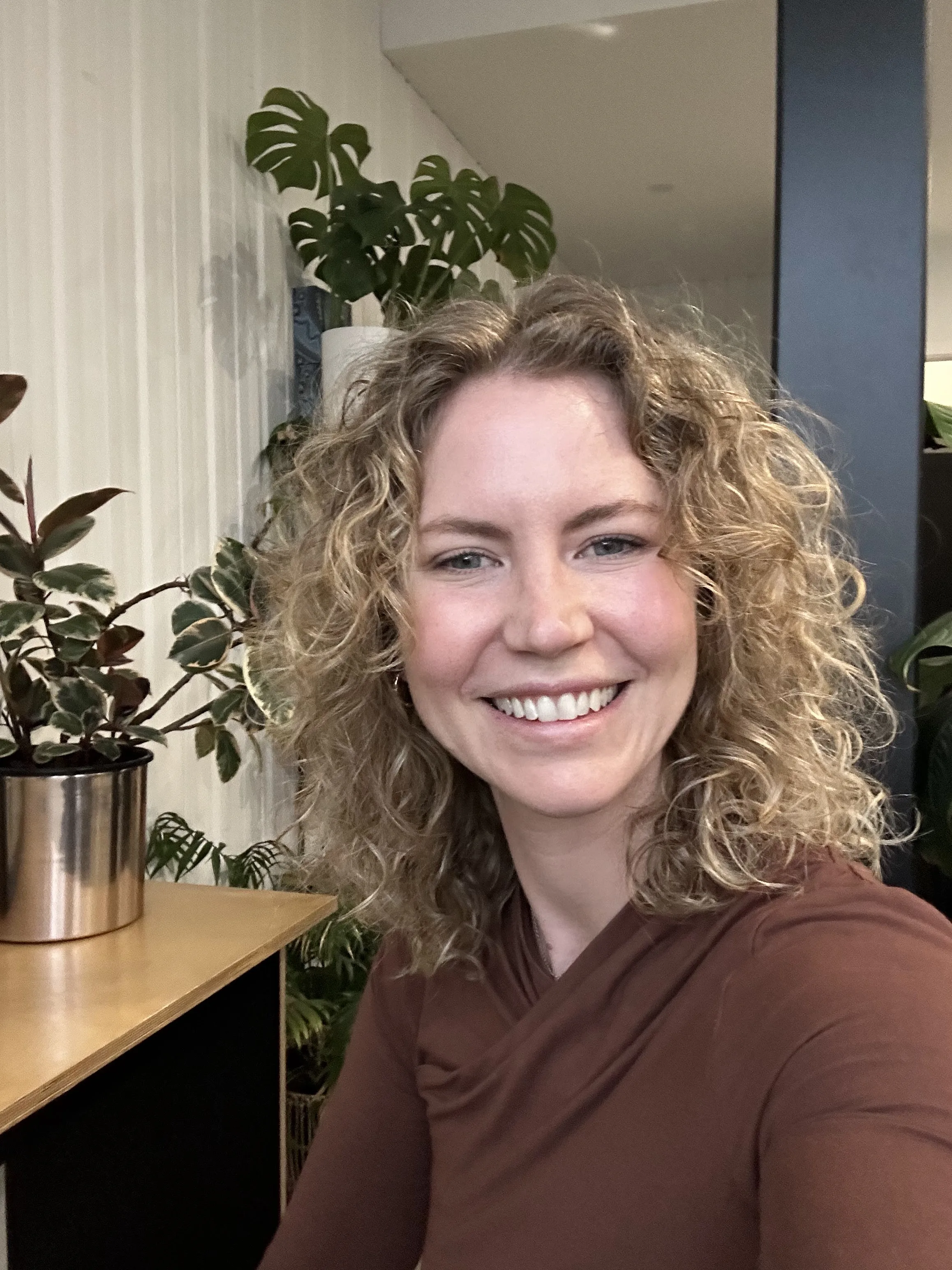 In-salon client — woman, mid-length blonde curls, in salon
